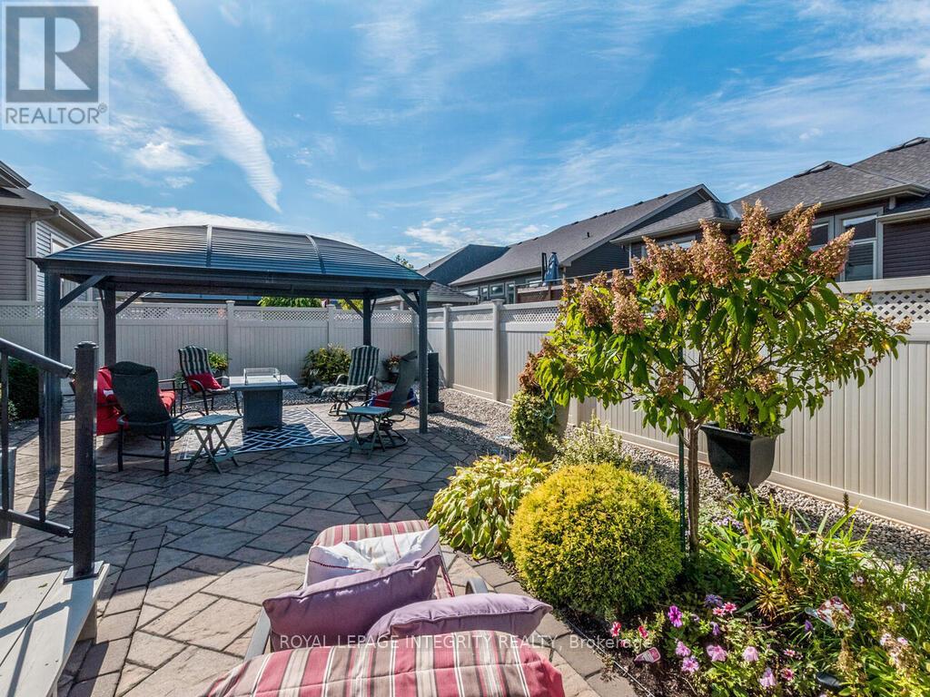 112 Elfin Grove