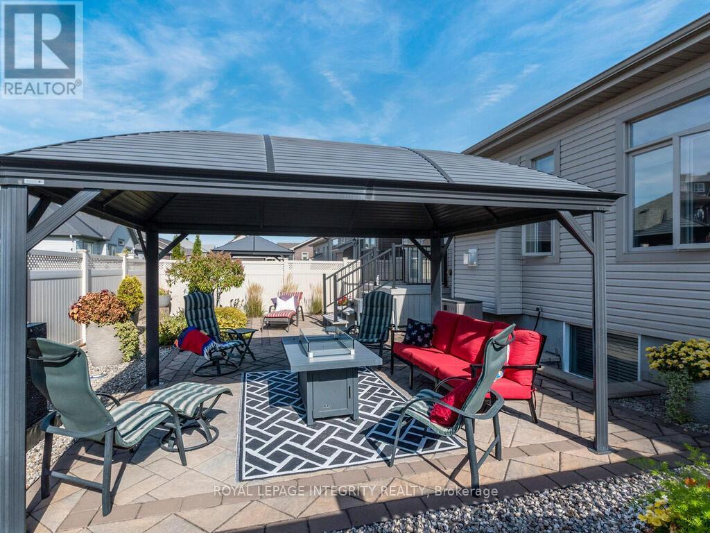112 Elfin Grove
