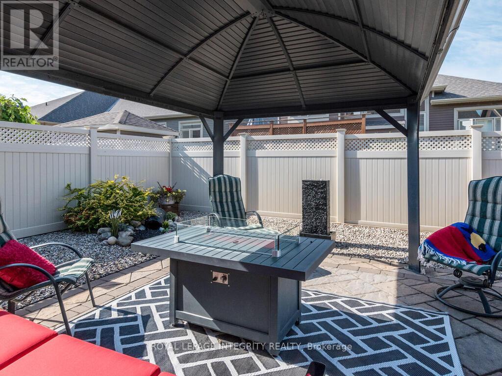 112 Elfin Grove