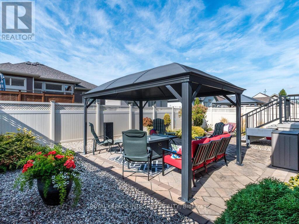 112 Elfin Grove