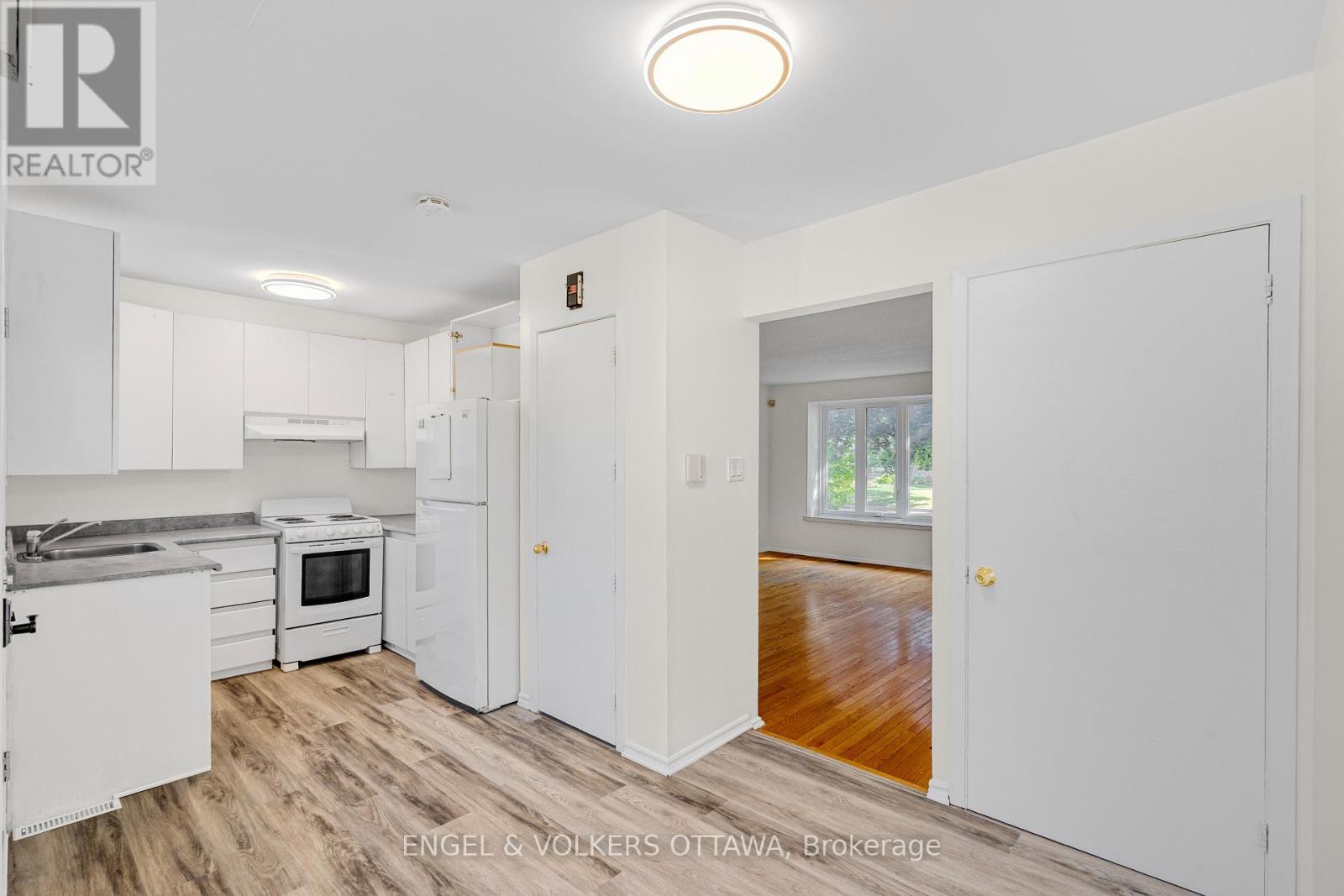 933 Greenbriar Avenue