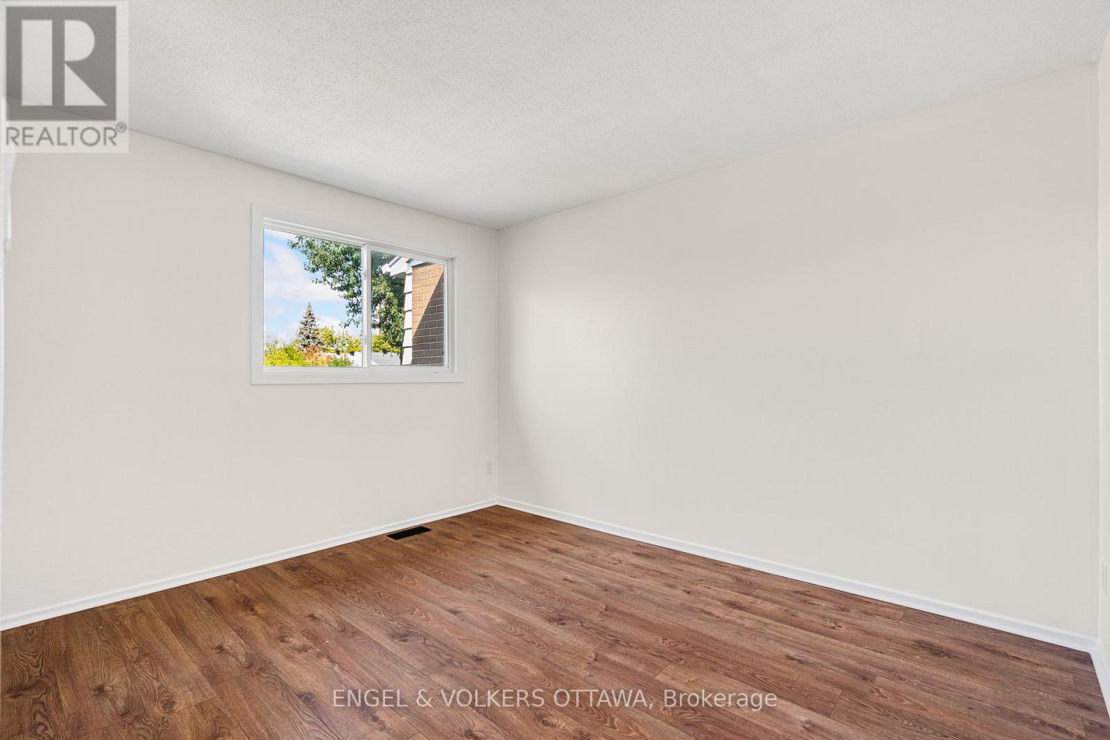 933 Greenbriar Avenue