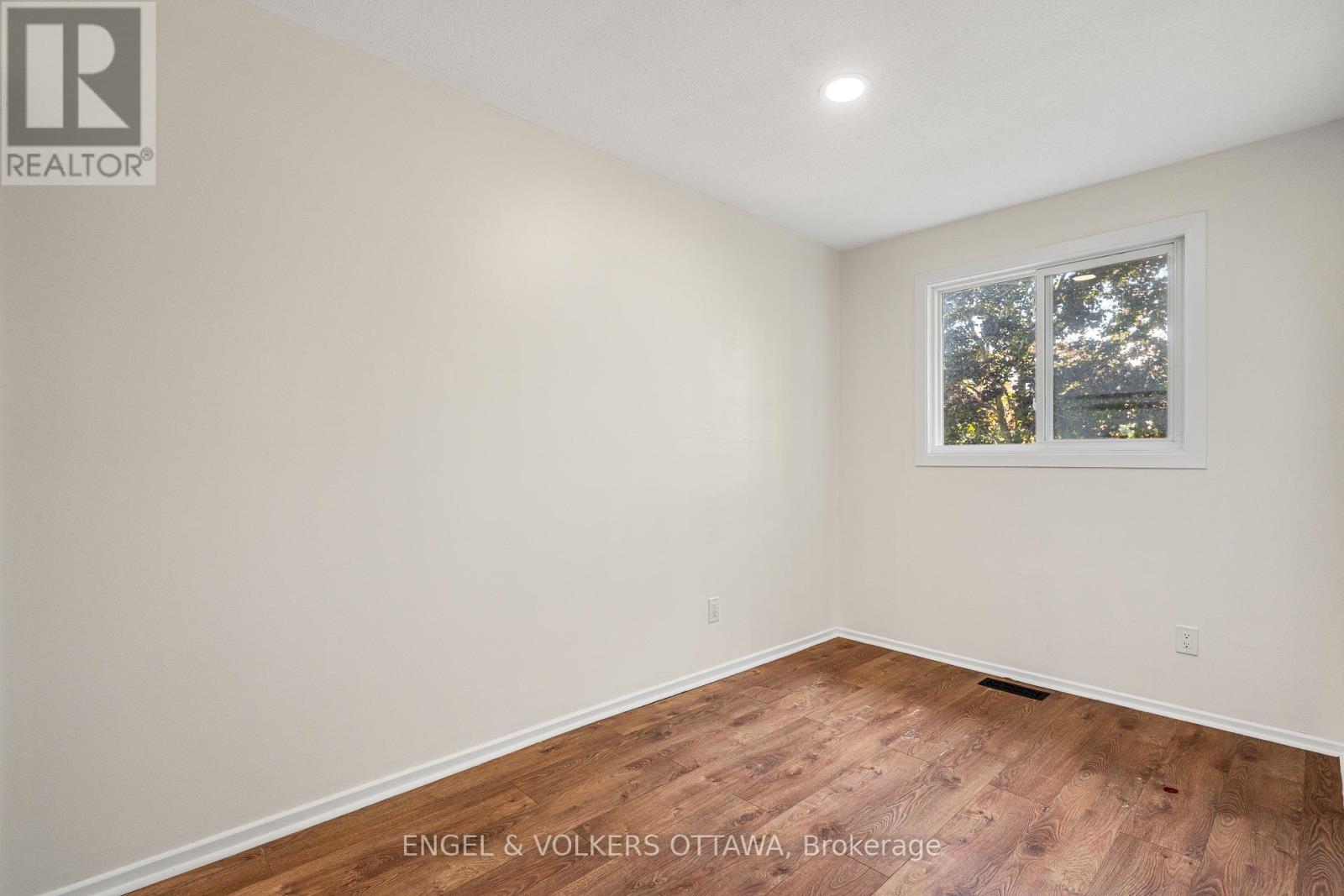 933 Greenbriar Avenue