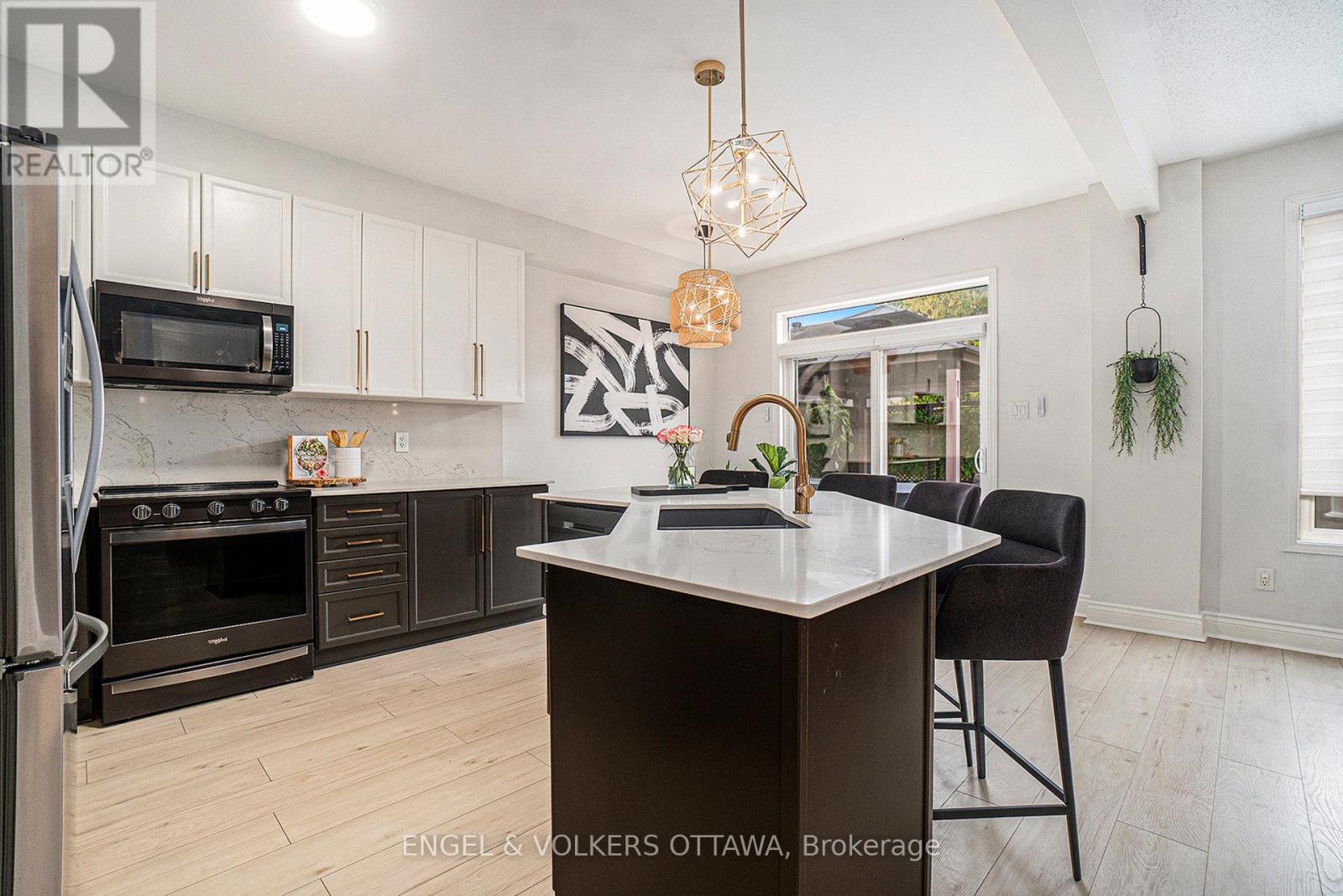 2399 Glandriel Crescent
