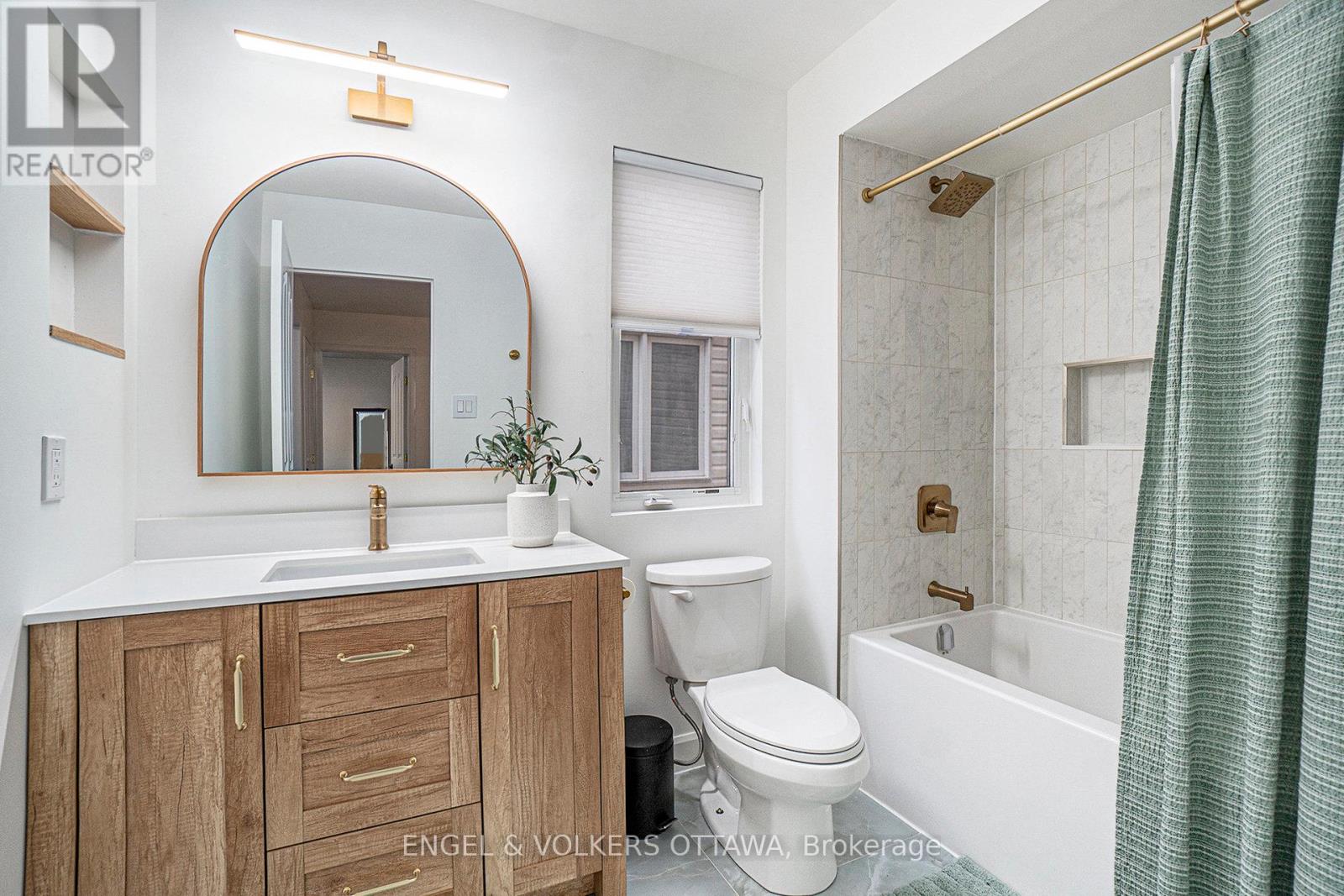 2399 Glandriel Crescent