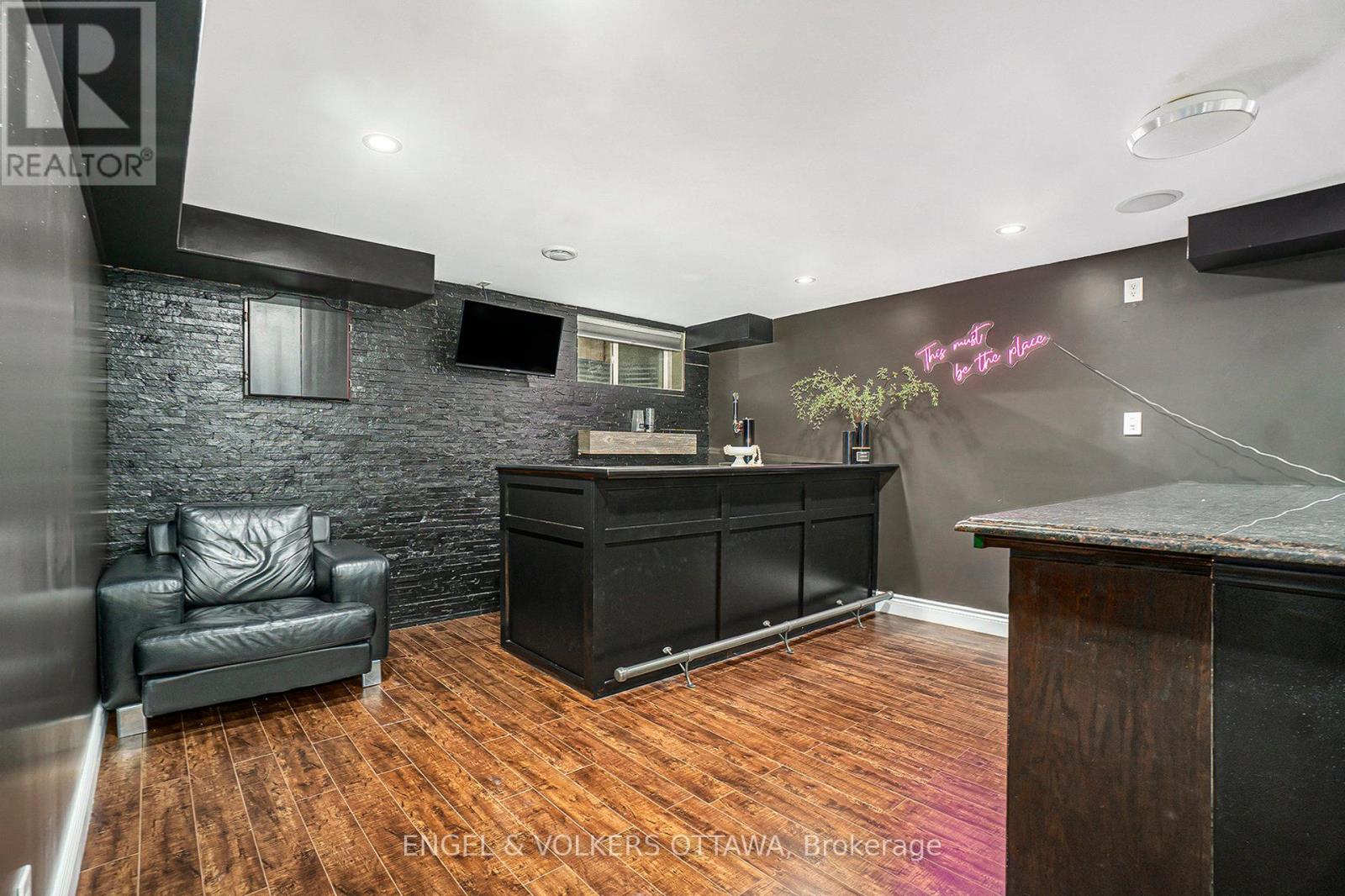 2399 Glandriel Crescent