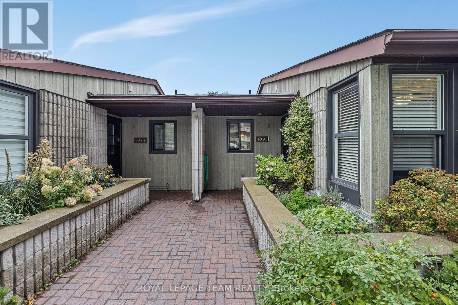 1095 Ambleside Drive