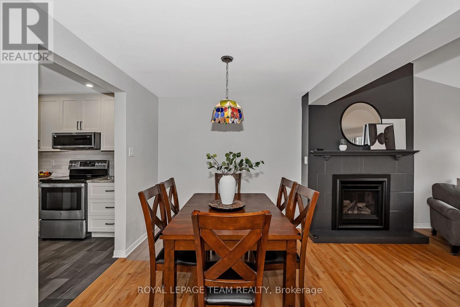 1095 Ambleside Drive