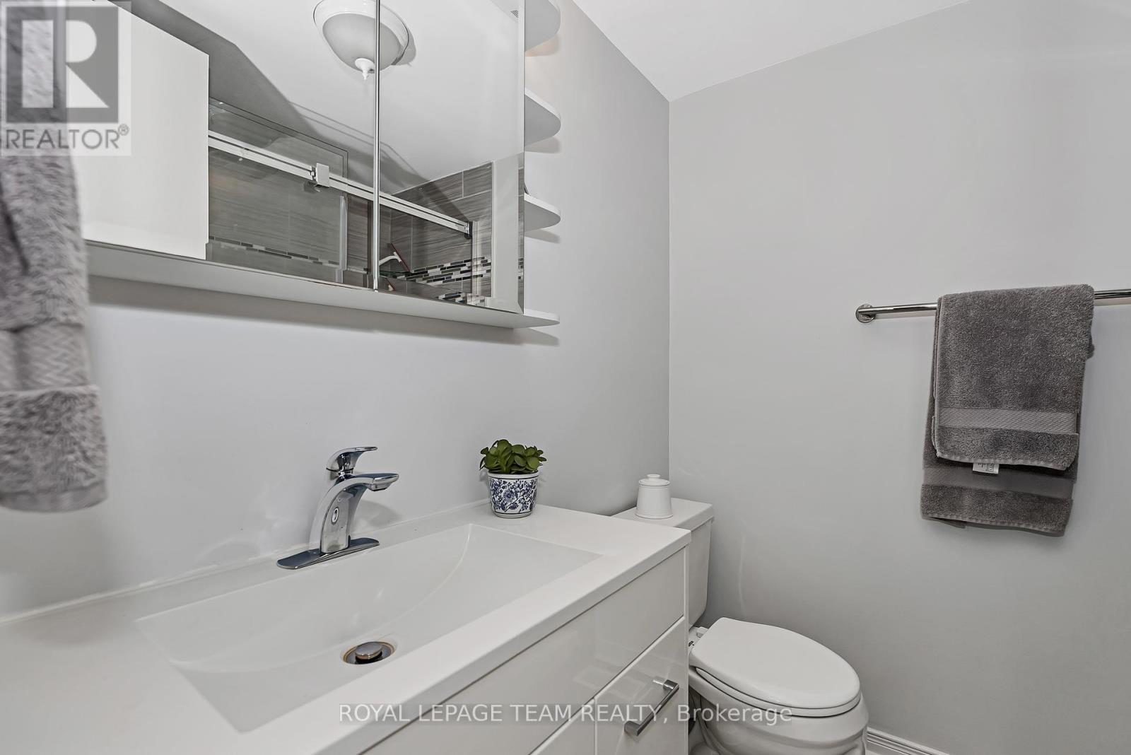 1095 Ambleside Drive
