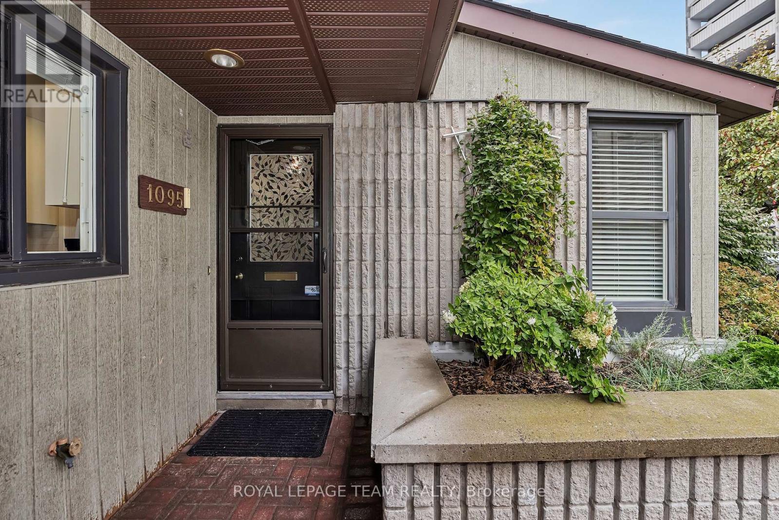 1095 Ambleside Drive