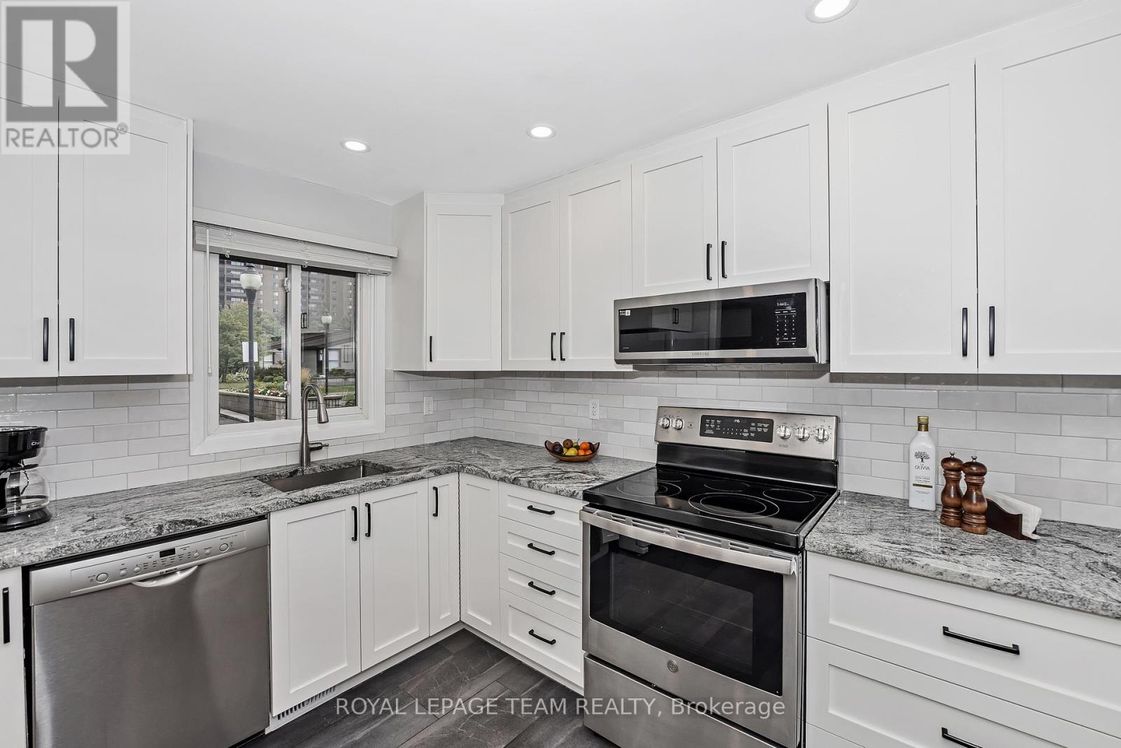 1095 Ambleside Drive