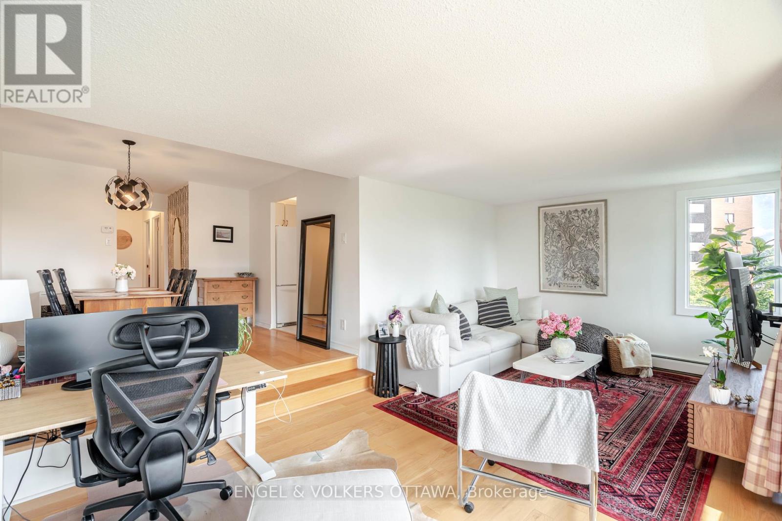 606 - 1171 Ambleside Drive