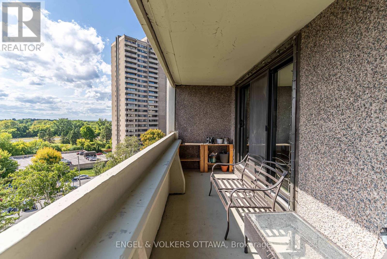 606 - 1171 Ambleside Drive