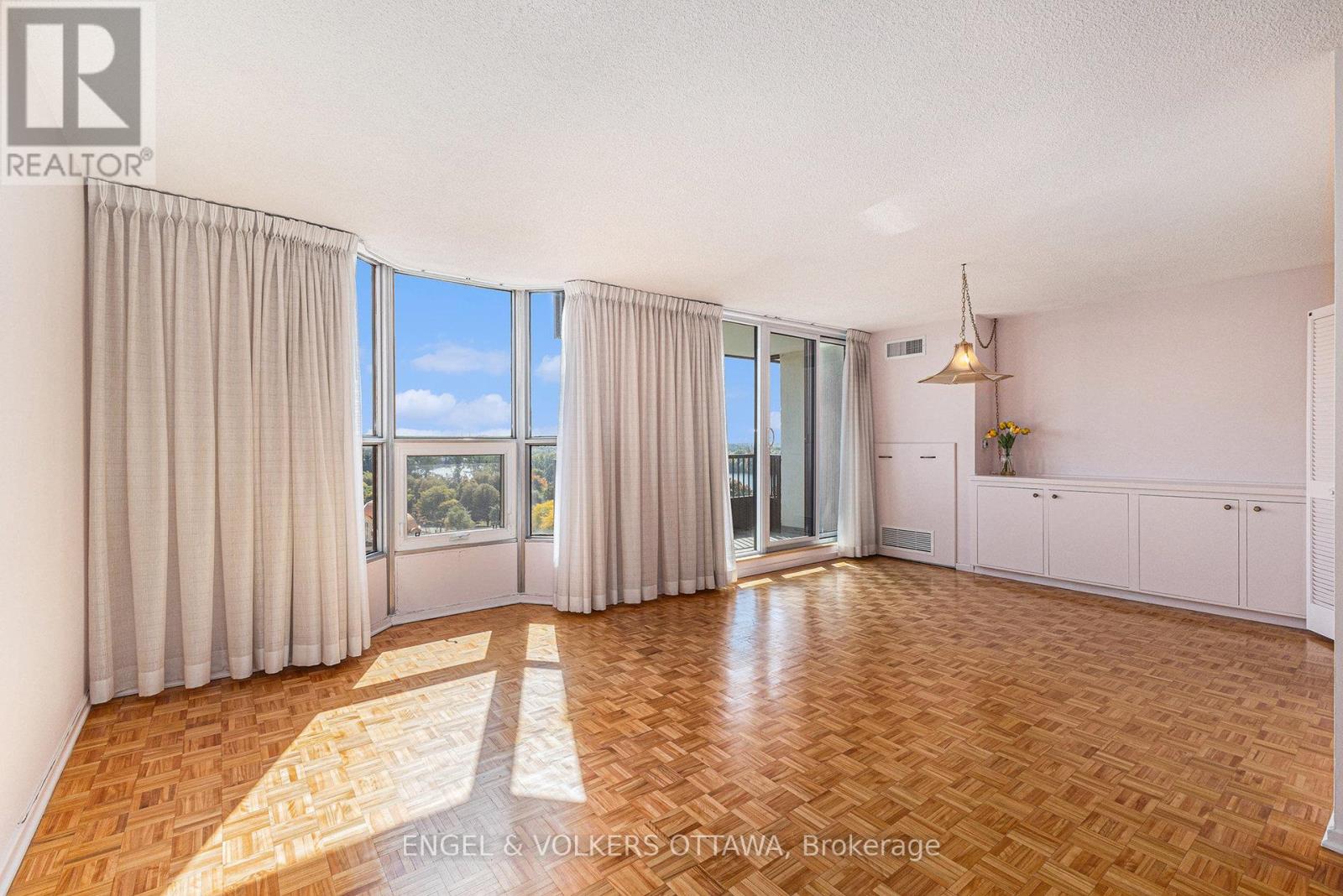 1110 - 2951 Riverside Drive