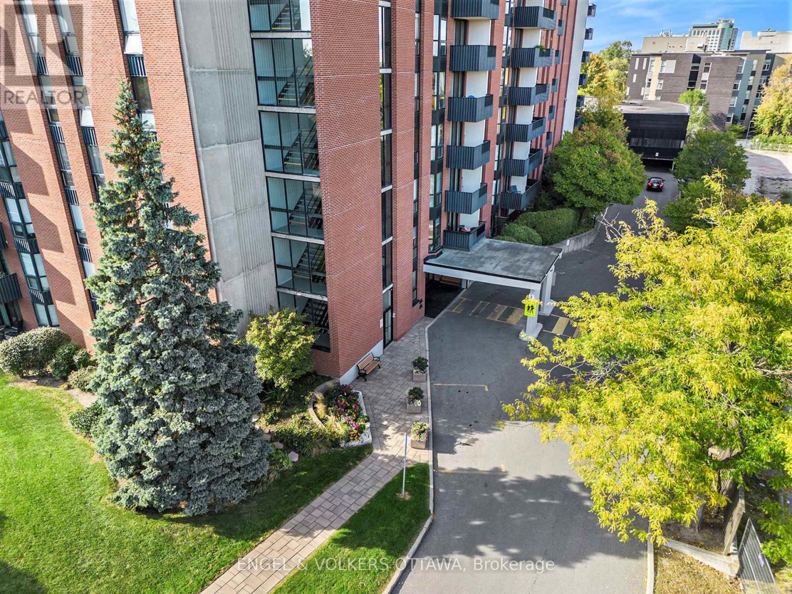 1110 - 2951 Riverside Drive