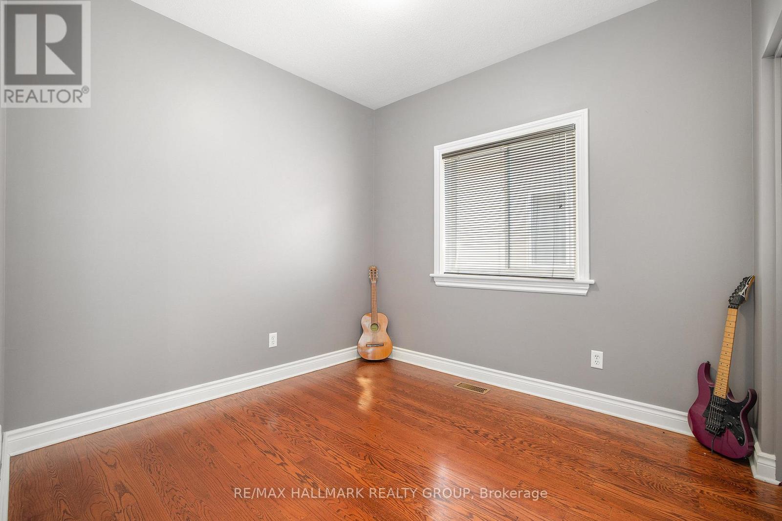 24 Castle Glen Crescent