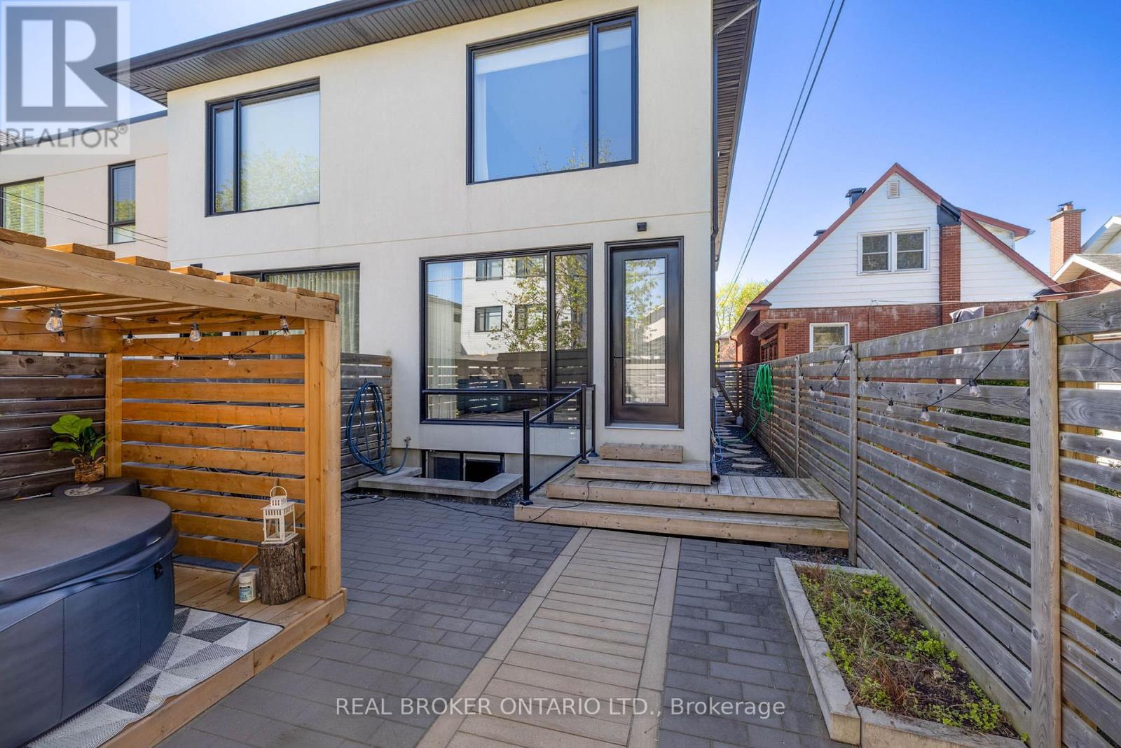287 Dovercourt Avenue