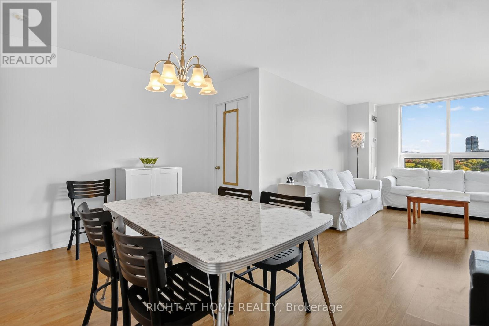 811 - 35 Holland Avenue