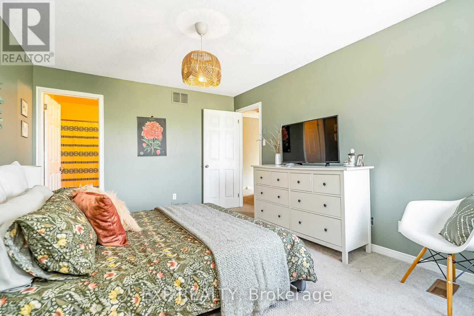 36 Bethune Way