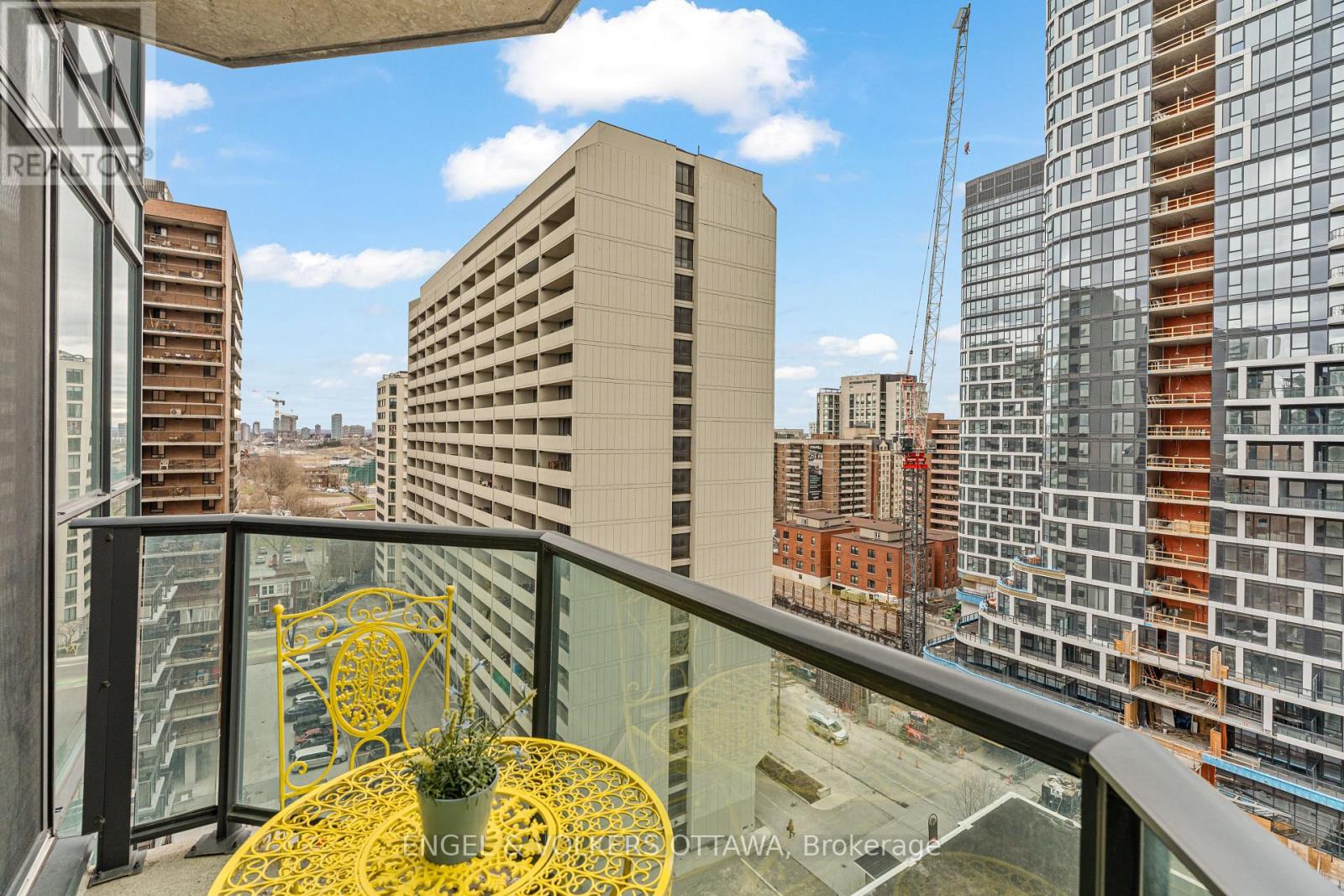 1403 - 445 Laurier Avenue W