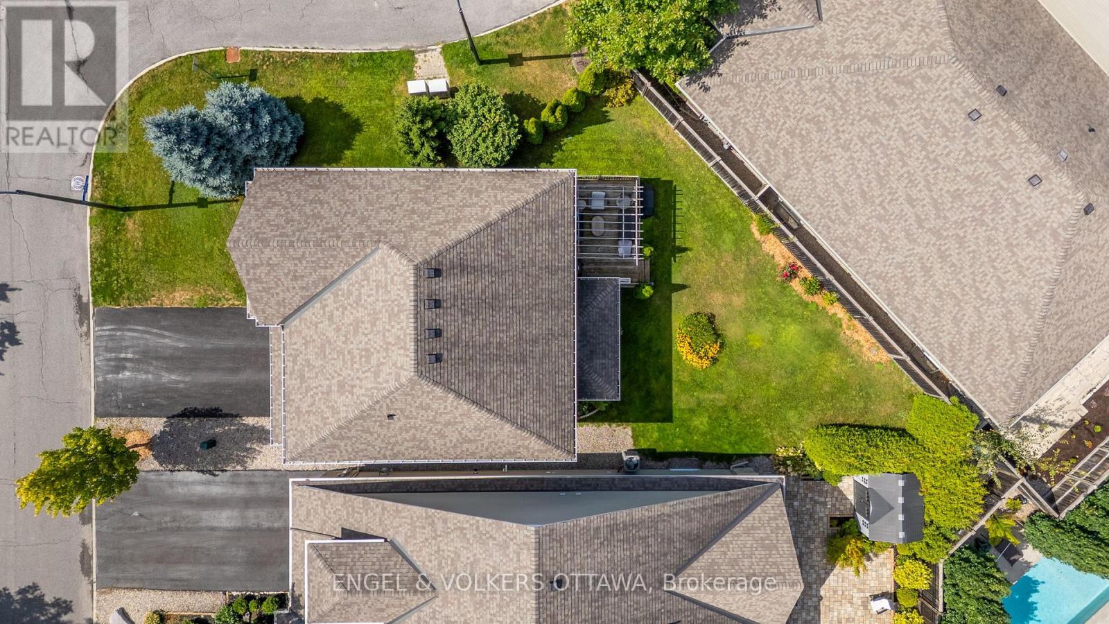27 Esquimault Avenue
