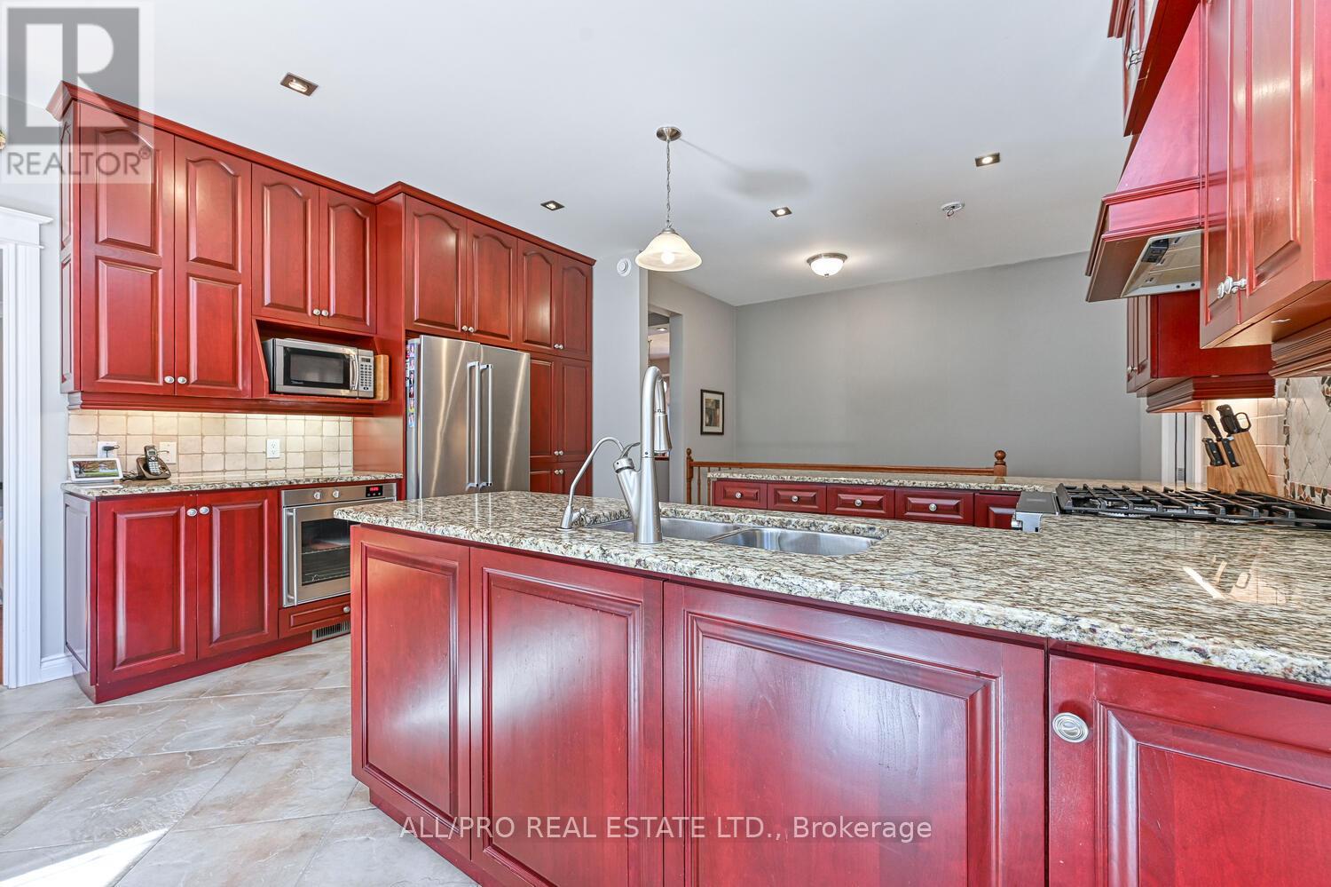 1238 Tintern Drive W