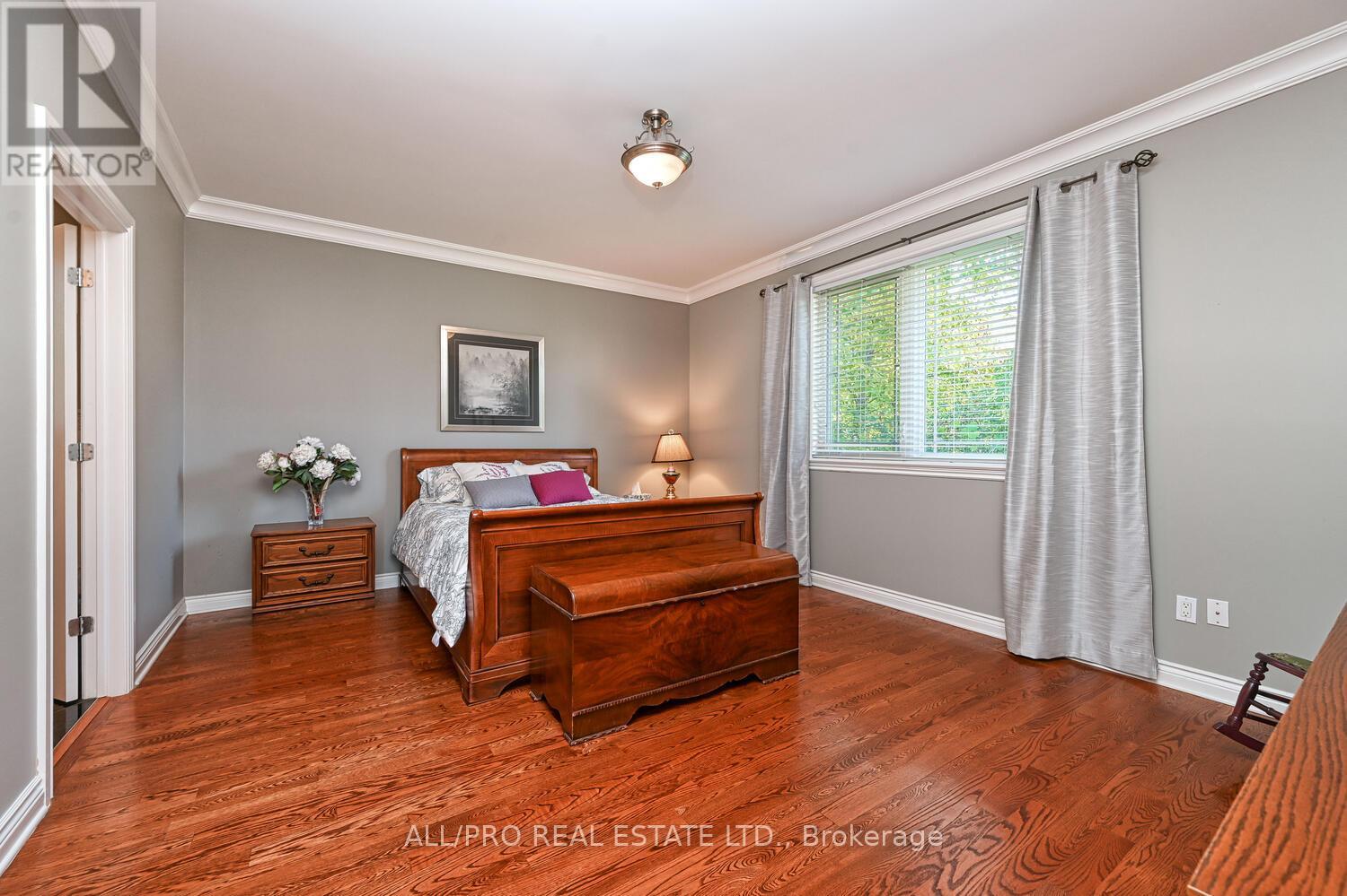 1238 Tintern Drive W
