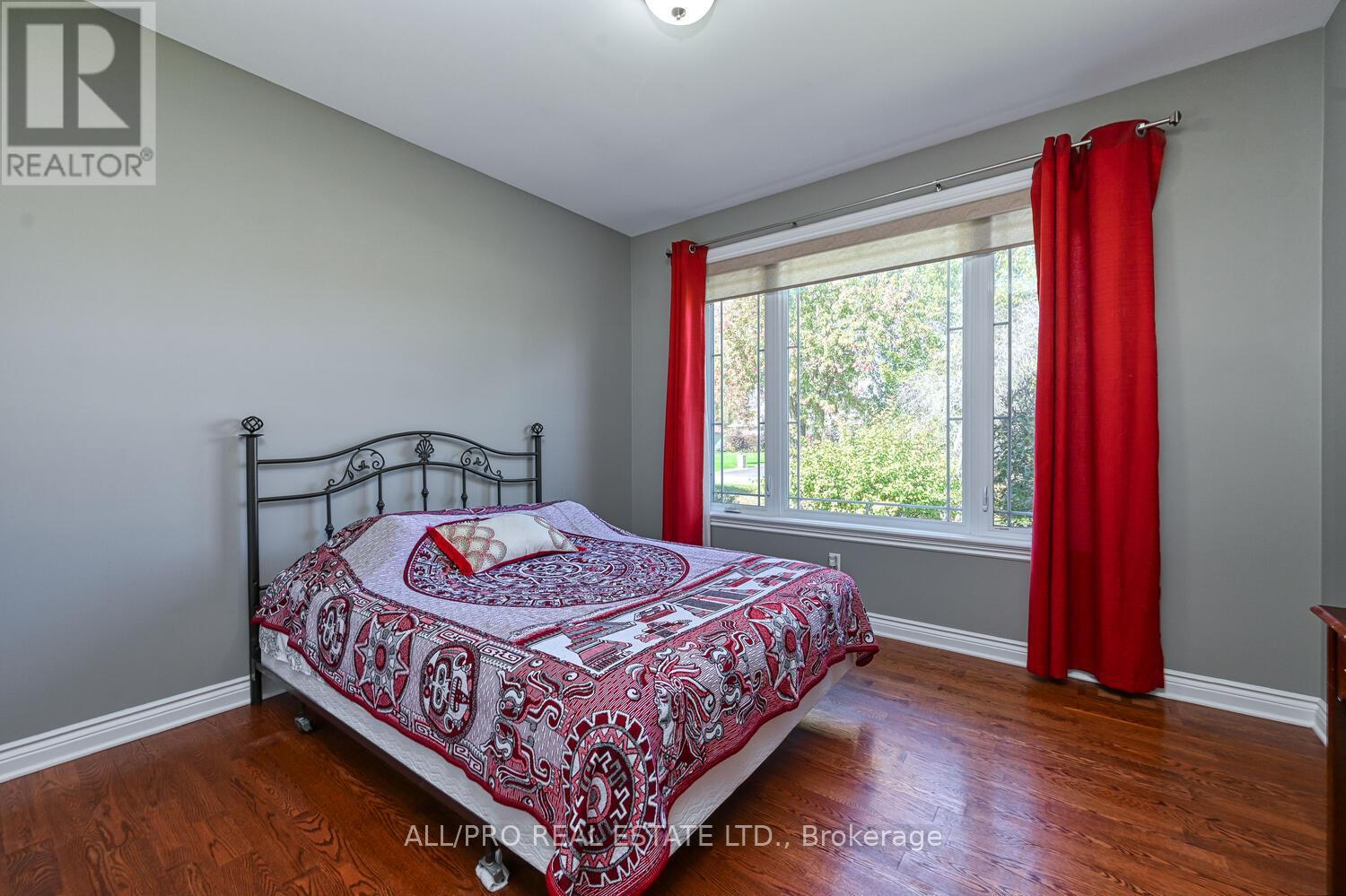 1238 Tintern Drive W