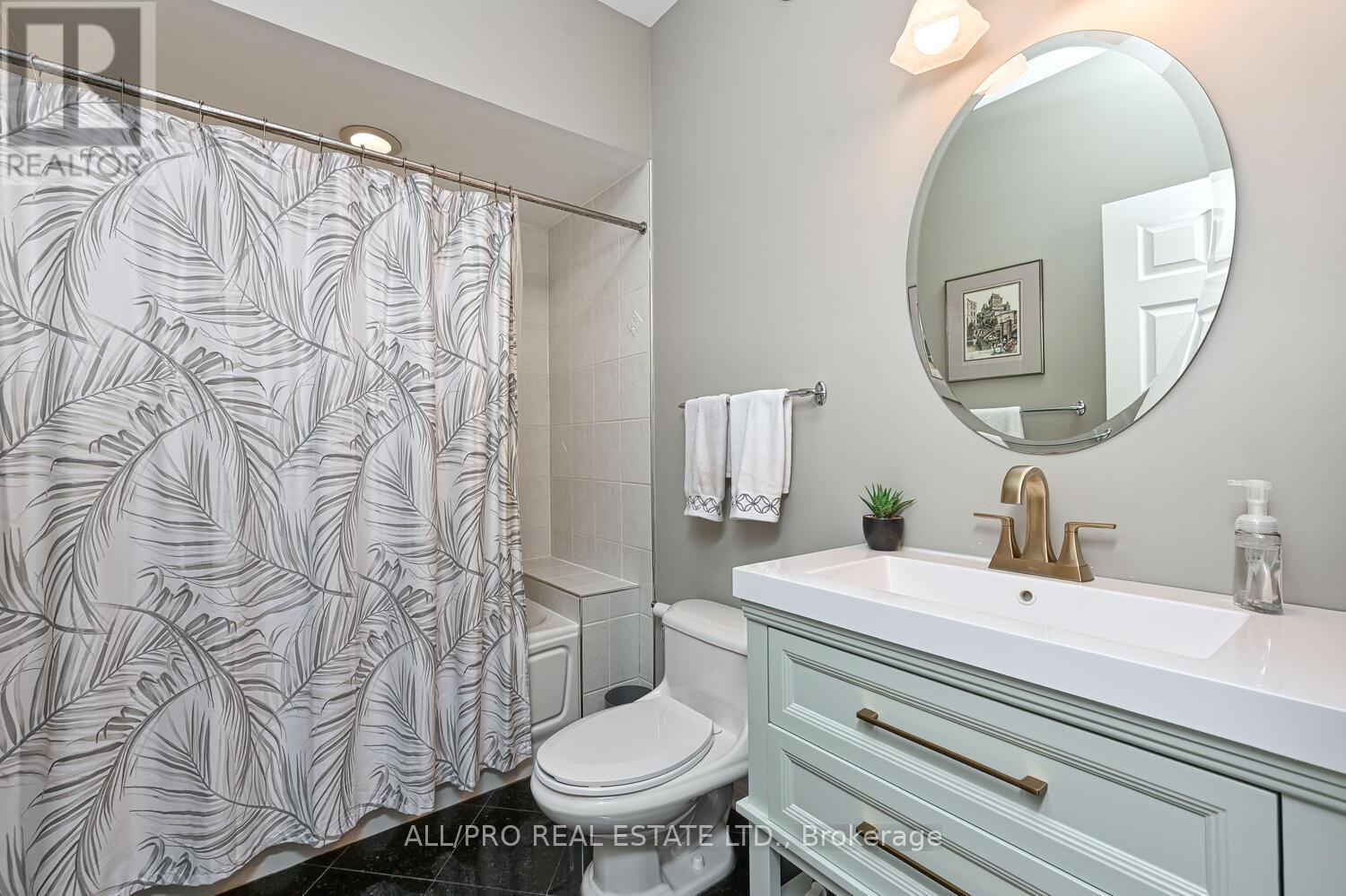 1238 Tintern Drive W