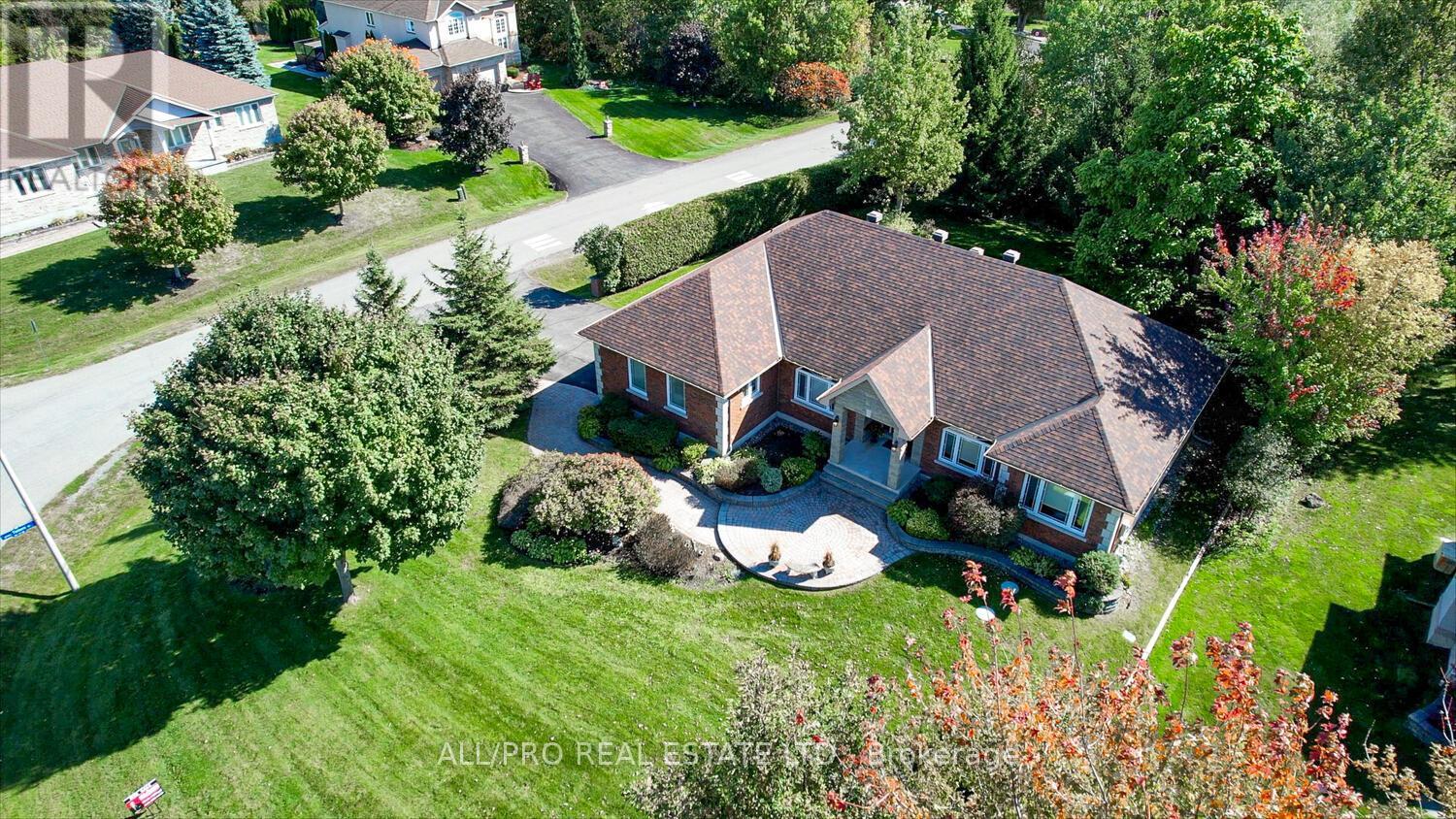 1238 Tintern Drive W
