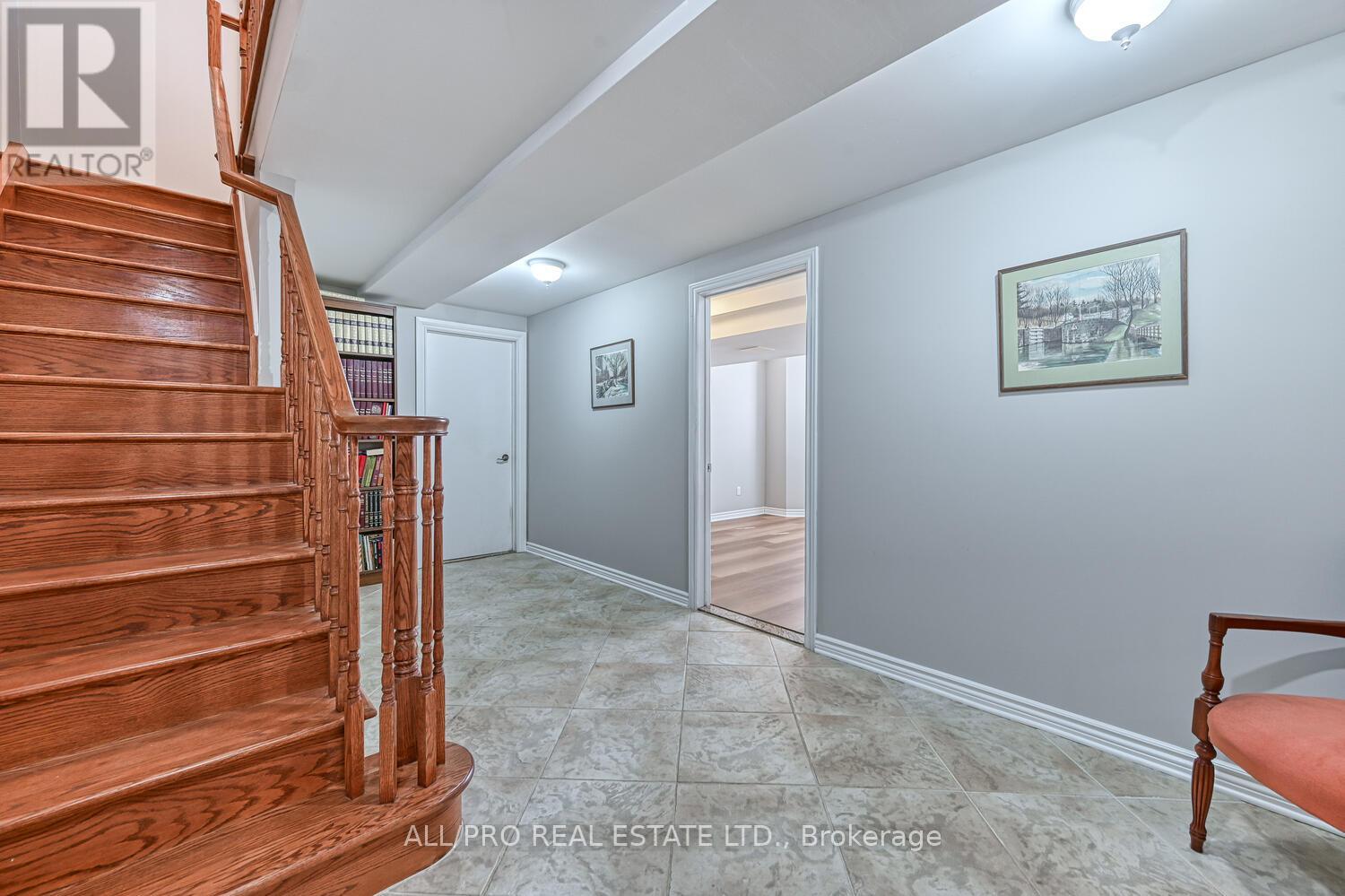 1238 Tintern Drive W