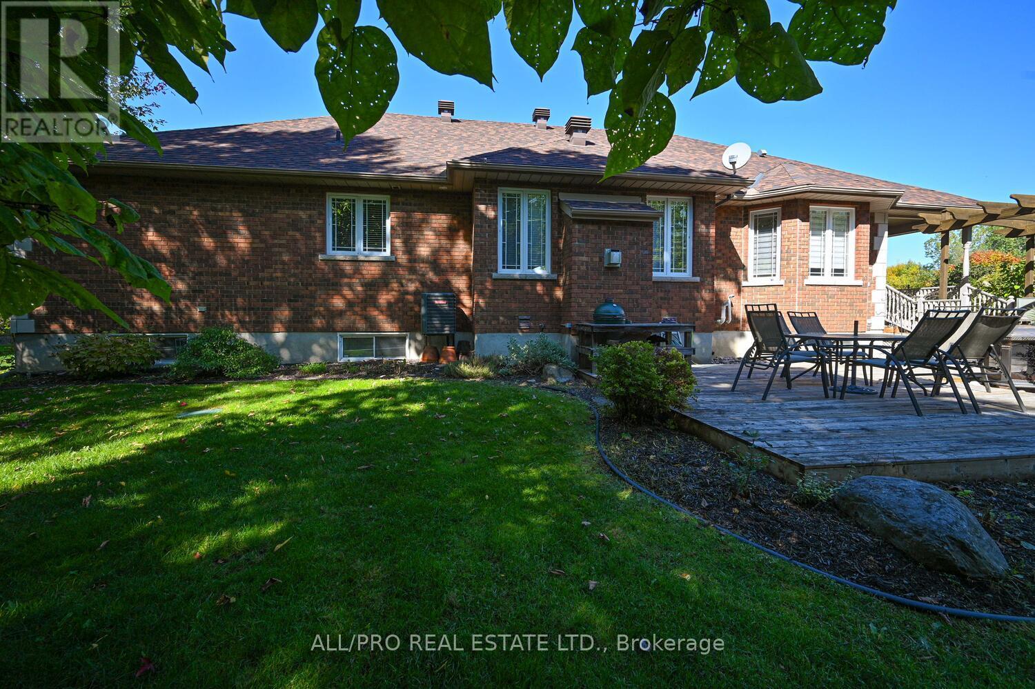 1238 Tintern Drive W