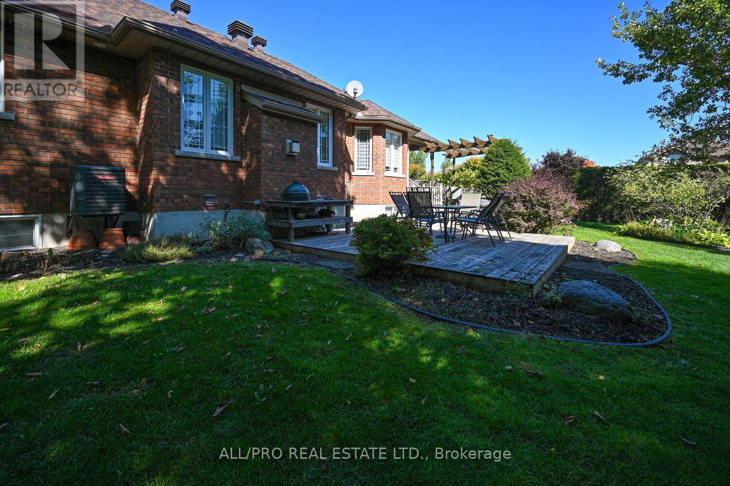1238 Tintern Drive W