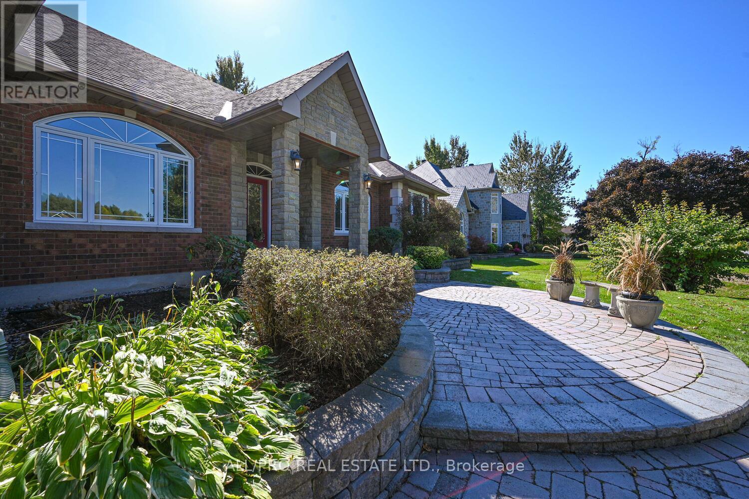 1238 Tintern Drive W