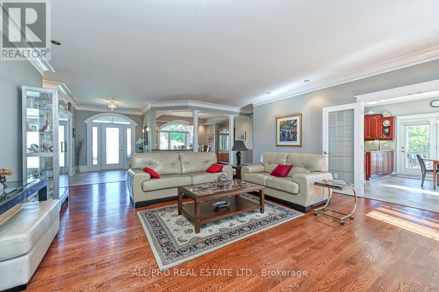 1238 Tintern Drive W