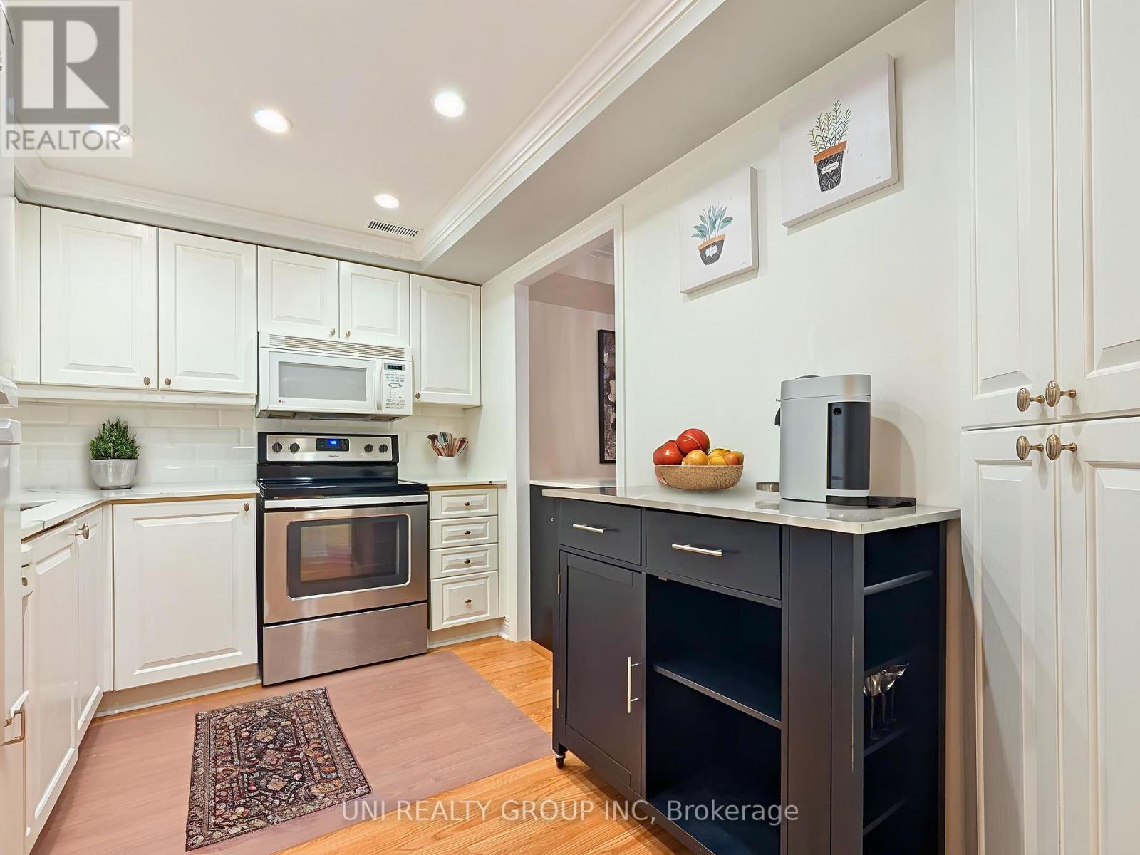 109 - 959 North River Road
