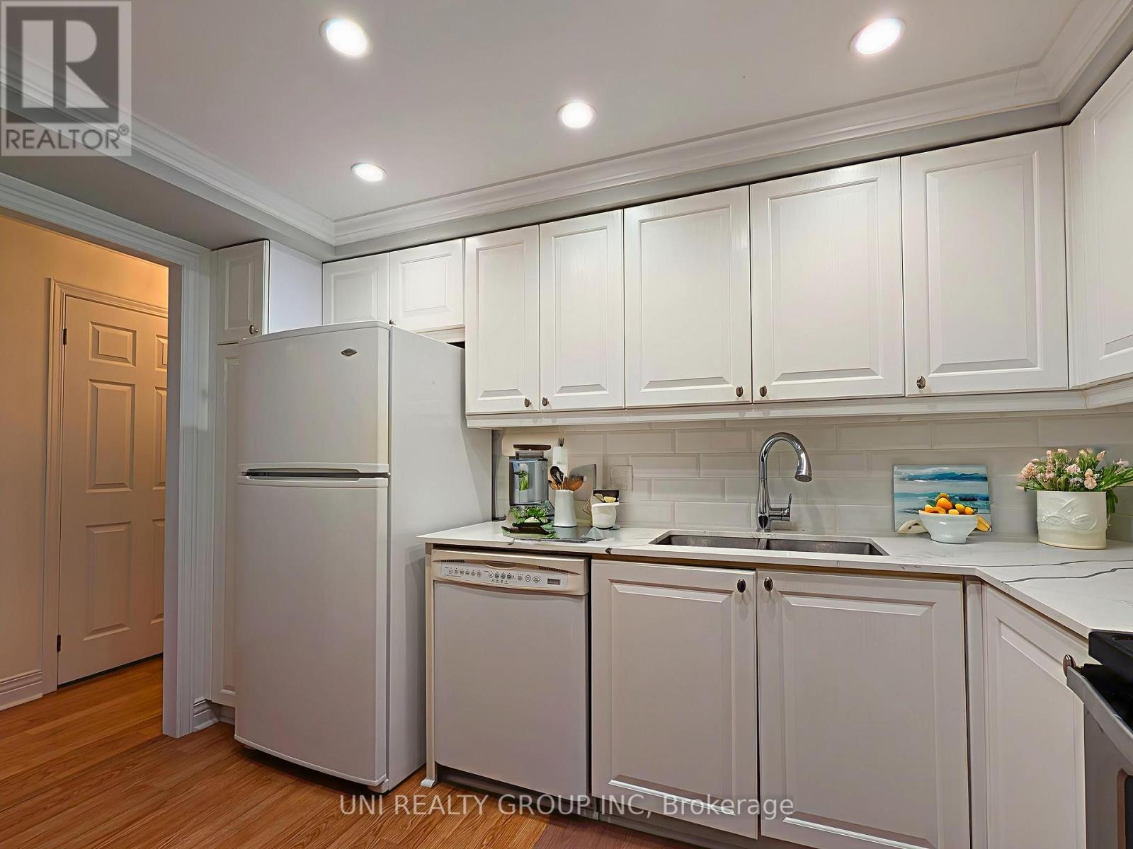 109 - 959 North River Road