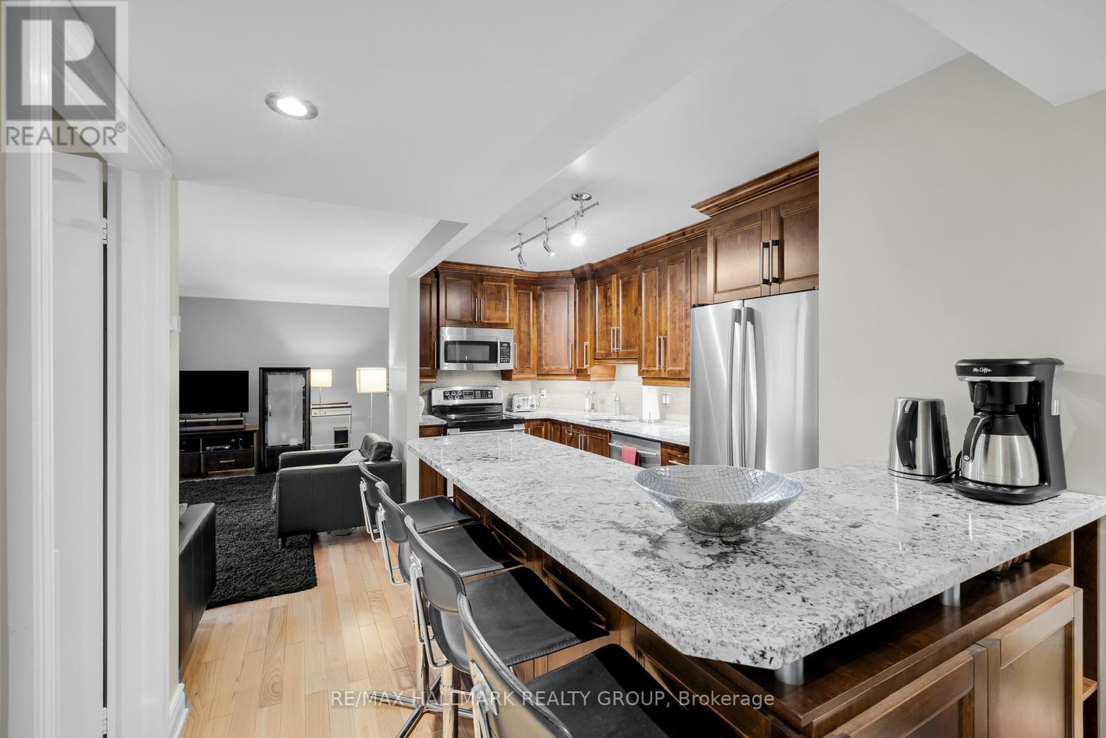 402 - 470 Laurier Avenue W