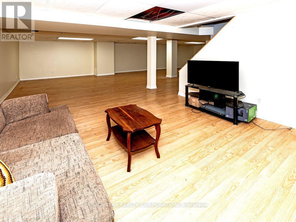 1324 Rainbow Crescent