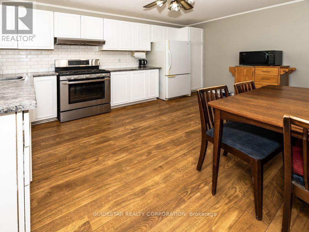 1324 Rainbow Crescent