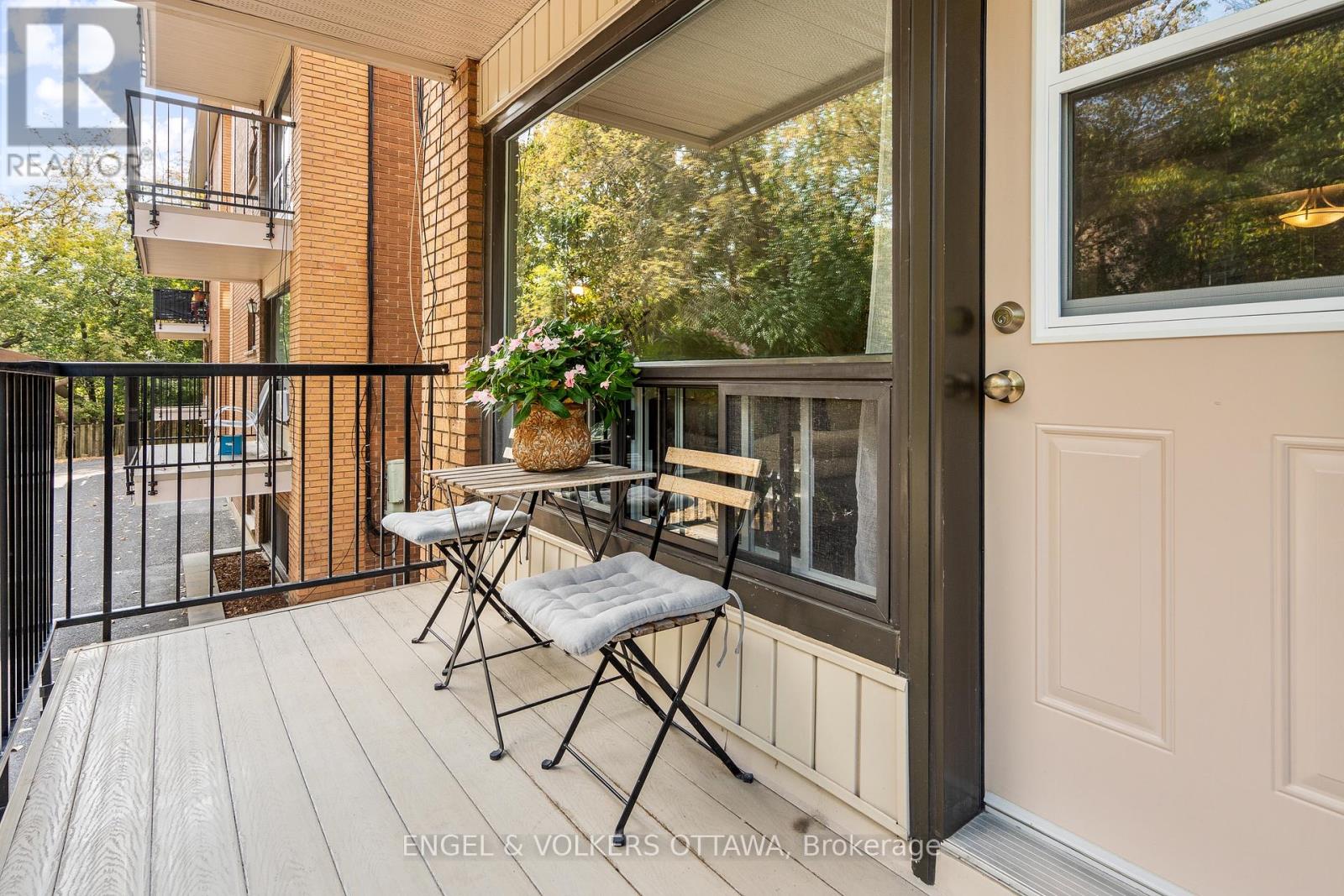 11 - 270 Beechwood Avenue