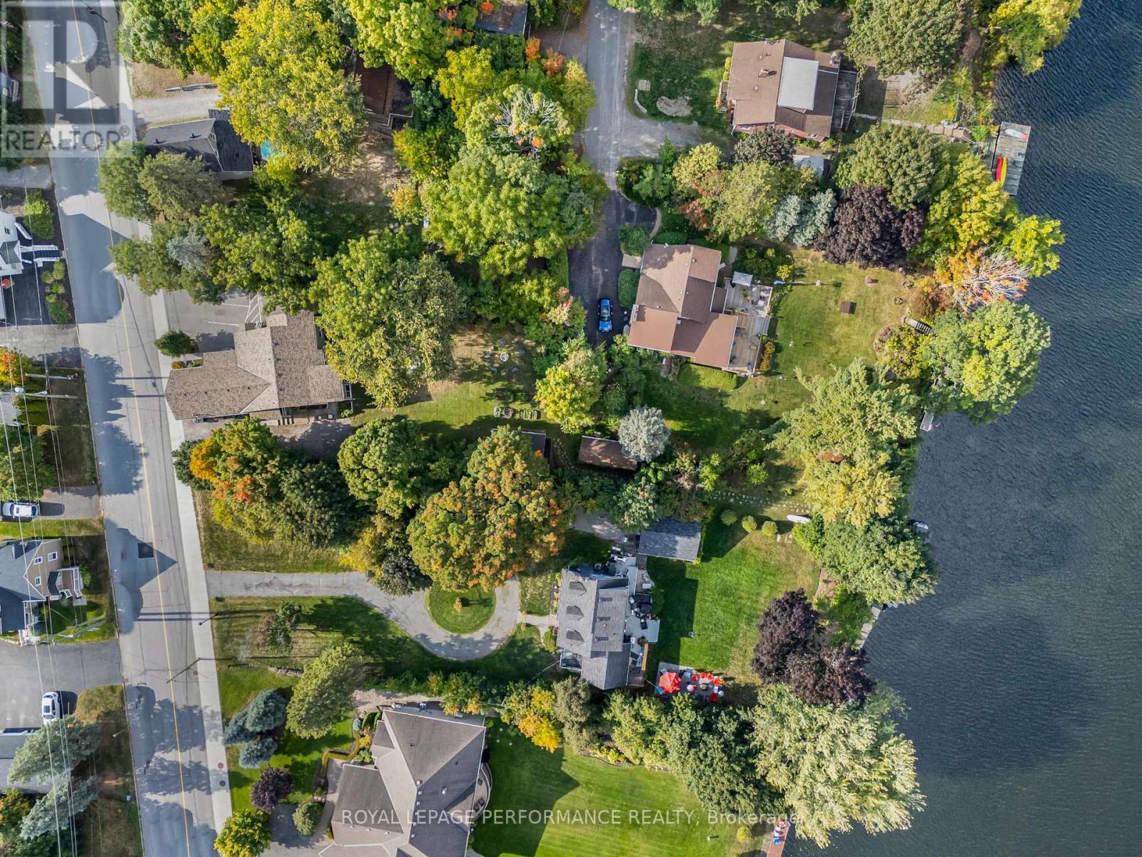 5583 Manotick Main Street
