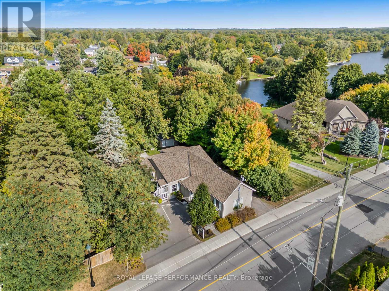 5583 Manotick Main Street