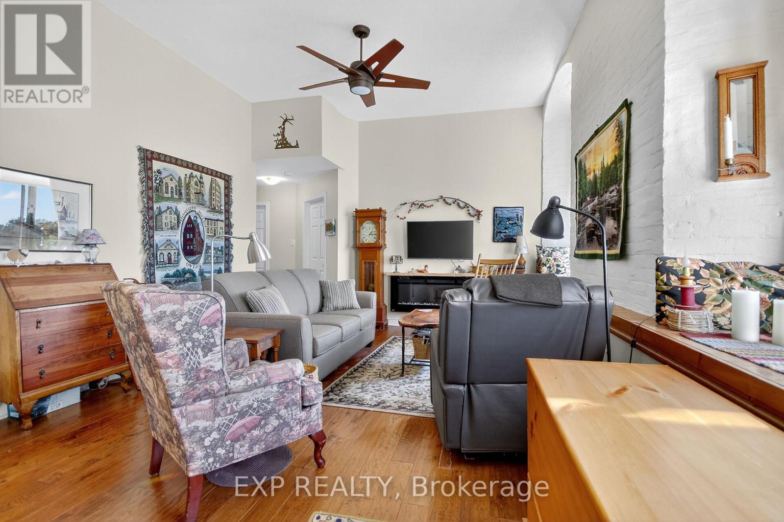 408 - 1 Rosamond Street E