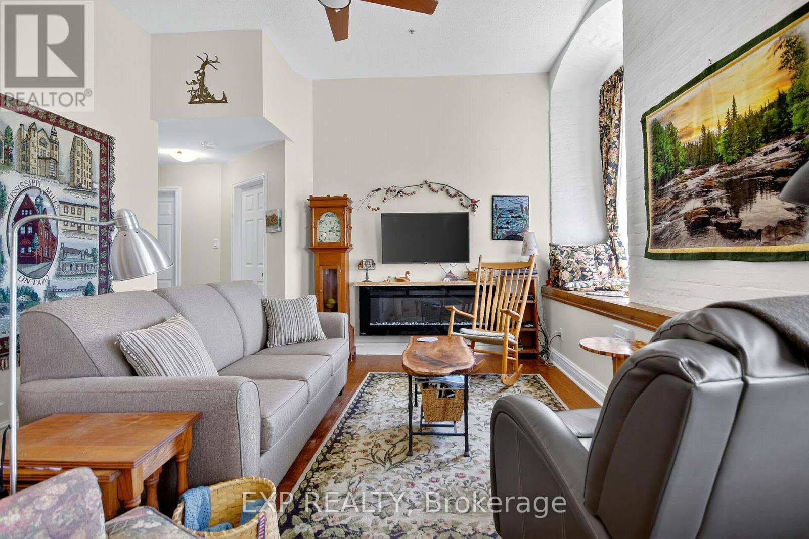 408 - 1 Rosamond Street E