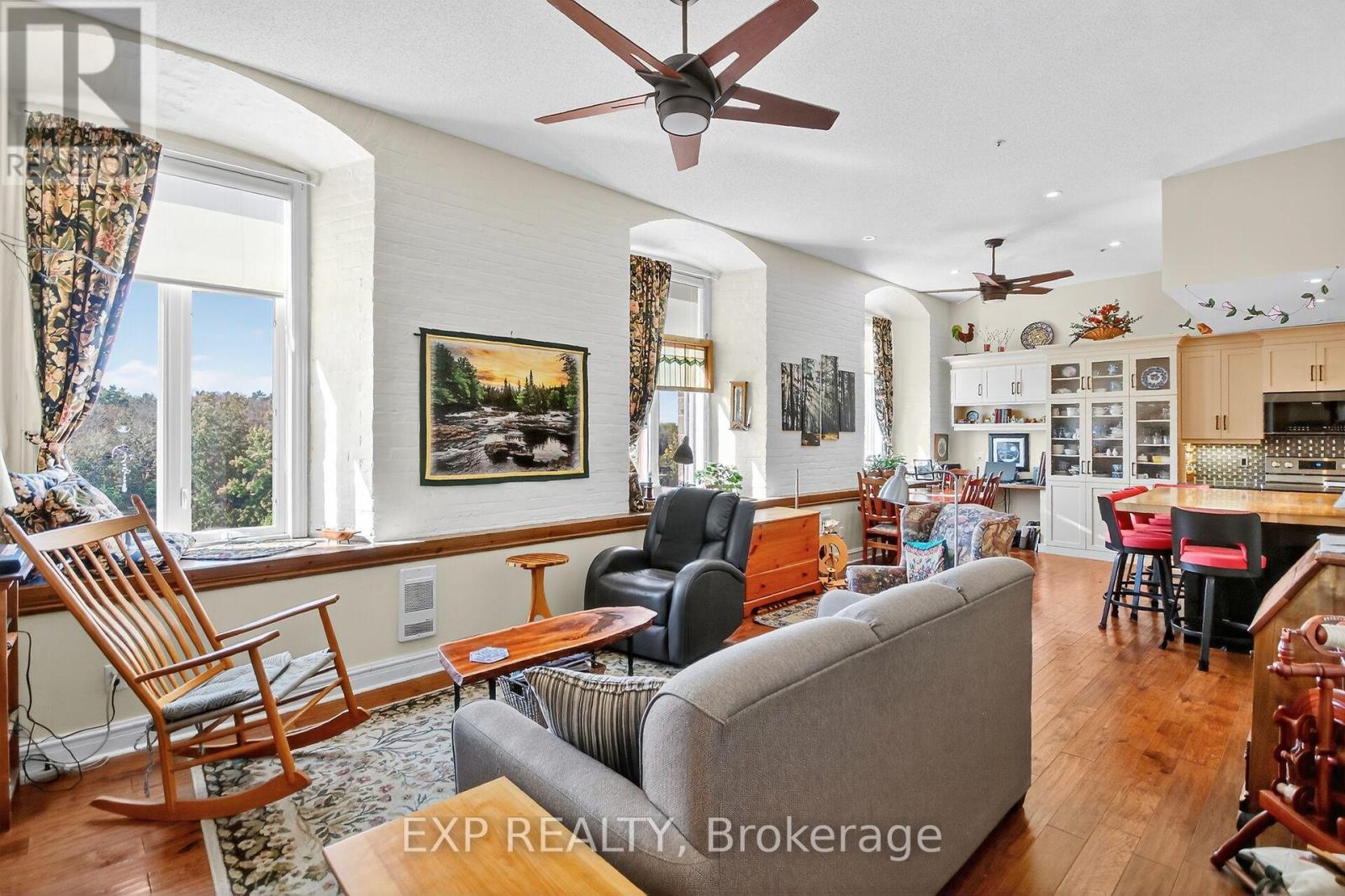 408 - 1 Rosamond Street E