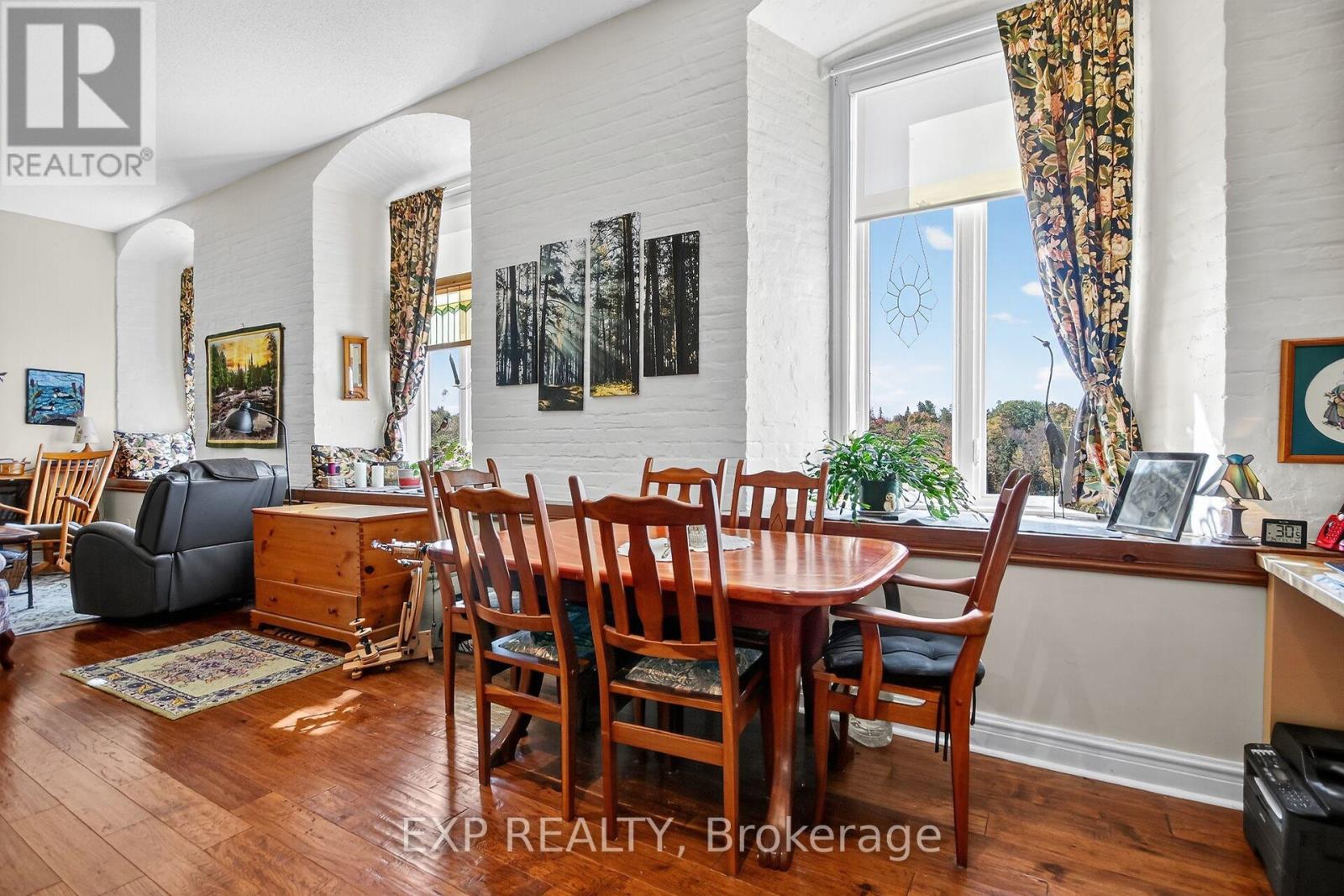 408 - 1 Rosamond Street E