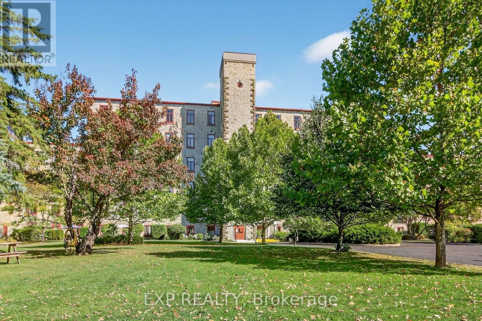 408 - 1 Rosamond Street E