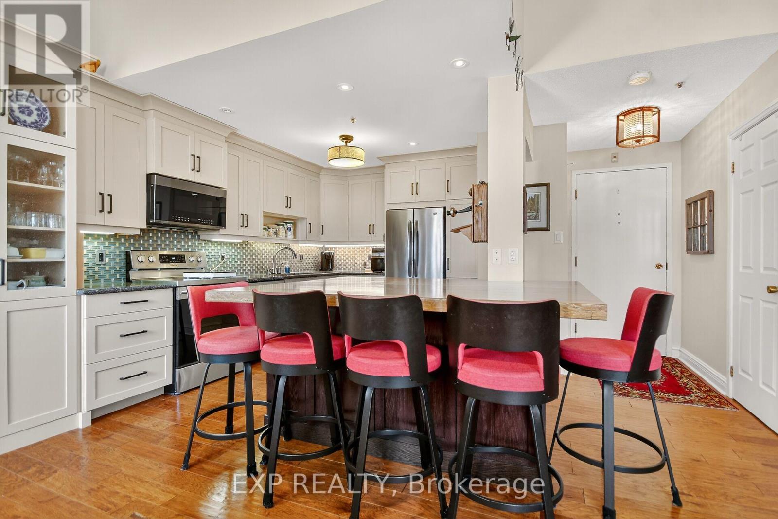 408 - 1 Rosamond Street E