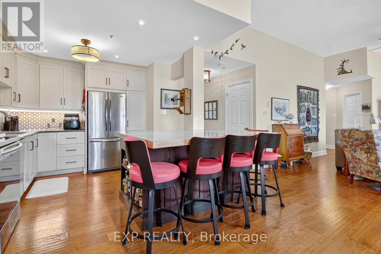 408 - 1 Rosamond Street E